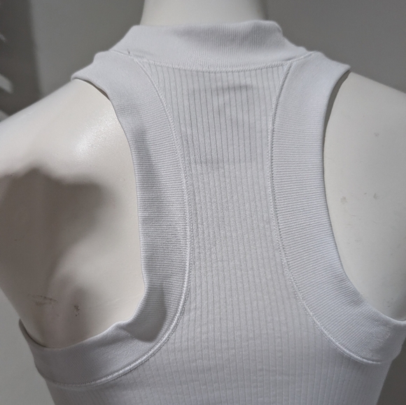 Athleta Renew Seamless Racerback Tank size small white ribbed - Picture 8 of 9